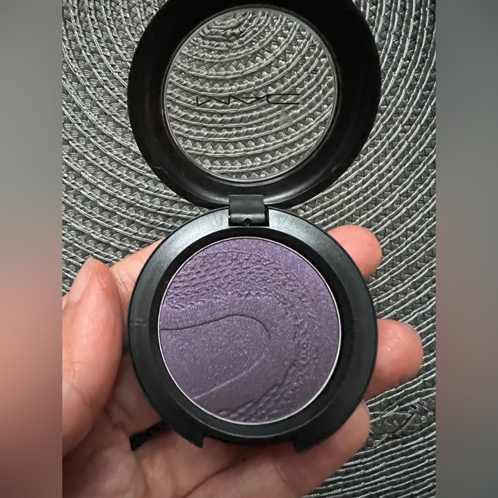 Mac Veluxe Pearl Eyeshadow Altered State Purple Metallic